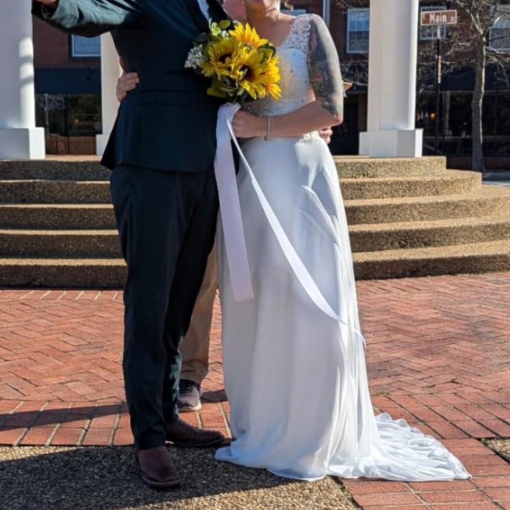 Elegant White Lace wedding Dress - Picture 6 of 10